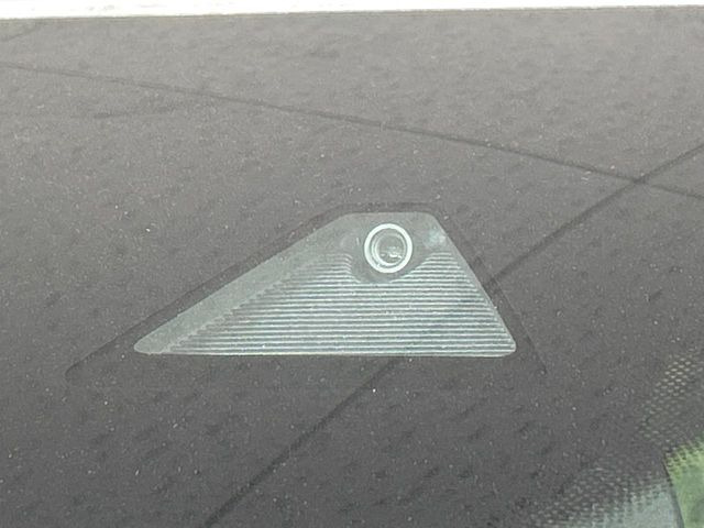 �y�X�}�[�g�u���[�L�T�|�[�g�z���s���ɑO���̎ԗ�����F�����A�Փ˂������Ȏ��͌x��ƃu���[�L�ŏՓˉ���Ɣ�Q�y�����A�V�X�g�B�����S�Ƀh���C�u�����y���݂��������܂��B