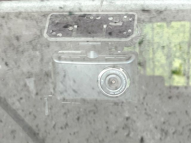 【ドライブレコーダー】ドライブレコーダー装備!走行中はもちろん、あおり運転や事故に遭遇した際、映像で記録し、万一のリスクに備えます。※記録用SDカードはお客様ご自身でご準備いただく必要があります。