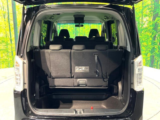 ���i�̂���������ʋ΁A���}���ɏ\���ȉ׎��X�y�[�X���m�ۂ��Ă���܂��B�T�[�h�V�[�g��|���ƁA�傫�ȉו��̐ύڂ��\�ł���