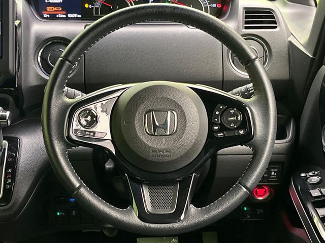 �y�����v�����X�e�A�����O�z�㎿�Ȋv���g�p���邱�ƂŁA��ɂ����������݂ƂĂ��^�]���₷���n���h���ł���