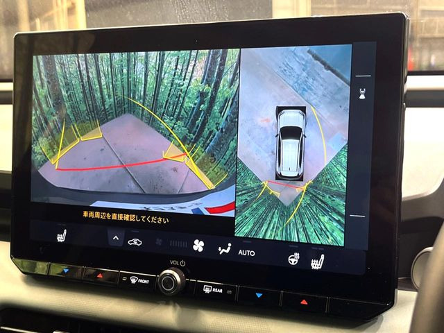 【パノラミックビューモニター】専用のカメラにより、上から見下ろしたような視点で360度クルマの周囲を確認することができます☆死角部分も確認しやすく、狭い場所での切り返しや駐車もスムーズに行えます。