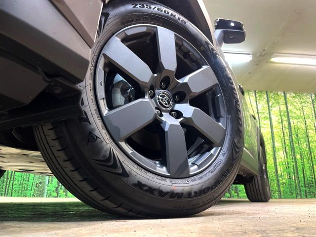 【純正アルミホイール】外観にマッチした純正アルミホイールを装着しております。各種社外アルミホイールや、スタッドレスタイヤも取扱いしております。是非ご相談ください♪