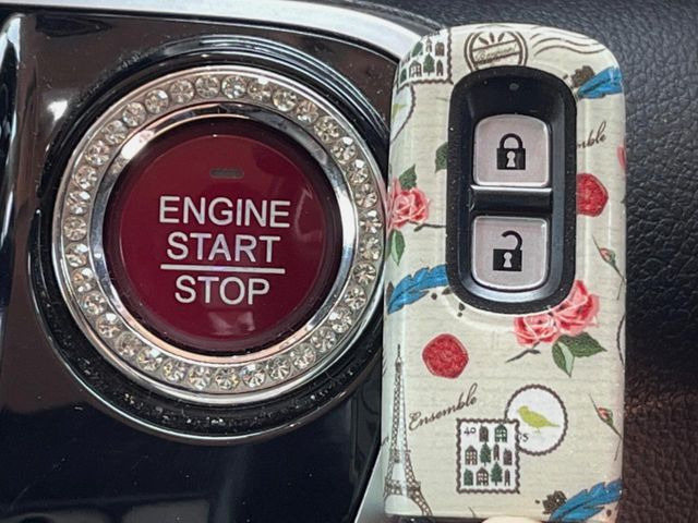 �yHonda�X�}�[�g�L�[�z�J�o����|�P�b�g�ɓ��ꂽ�܂܂ł��h�A�̎{���E�������\�ȃX�}�[�g�L�[�𑕔��B�G���W���̃I���E�I�t�����J�M�����o���K�v����������Ƃ��Ă��֗��ł���