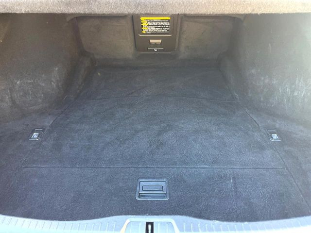 ���i�̂���������ʋ΁A���}���ɏ\���ȉ׎��X�y�[�X���m�ۂ��Ă���܂��B