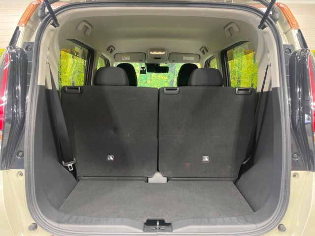 ���i�̂���������ʋ΁A���}���ɏ\���ȉ׎��X�y�[�X���m�ۂ��Ă���܂��B�Z�J���h�V�[�g��|���ƁA�傫�ȉו��̐ύڂ��\�ł���