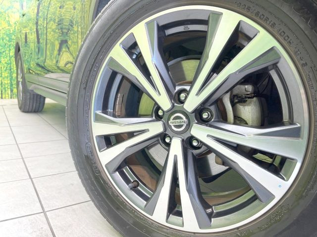 �y����18�C���`�A���~�z�C�[���z�O�ςɃ}�b�`���������A���~�z�C�[���𑕒����Ă���܂��B�e��ЊO�A���~�z�C�[����A�X�^�b�h���X�^�C�����戵�����Ă���܂��B���񂲑��k����������