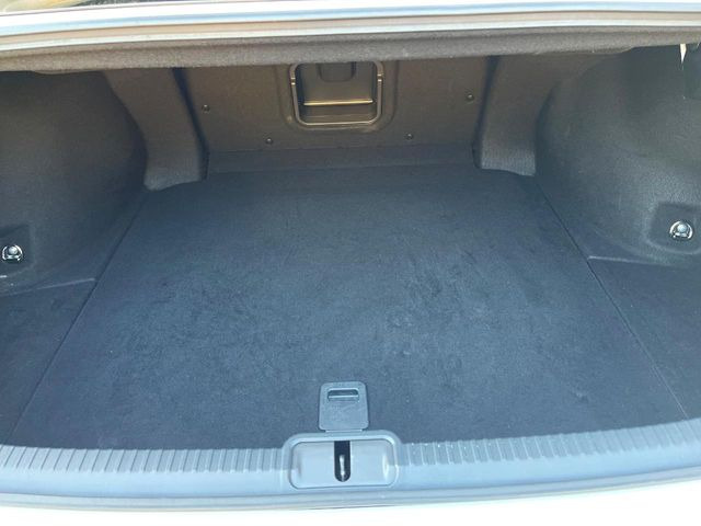 ���i�̂���������ʋ΁A���}���ɏ\���ȉ׎��X�y�[�X���m�ۂ��Ă���܂��B