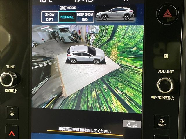 �y�}���`�e���C�����j�^�[�z�Ԃ̃t�����g��T�C�h�̃J�����摜�𓯎��Ƀ��j�^�[�\�����邱�ƂŁA���H�⋷�����𑖍s���ł����͂̏󋵊m�F���ł����S!�{�iSUV�ɂ��ꂵ�������ł���