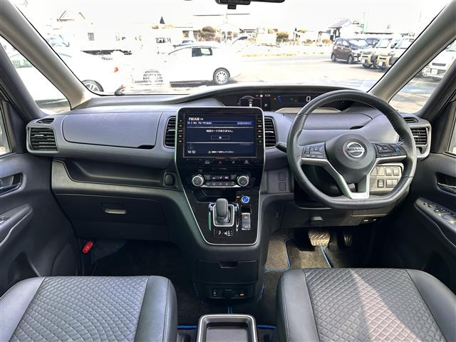 セレナ1.2 e-POWER ハイウェイスターV