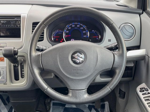 �y�����v�����X�e�A�����O�z�㎿�Ȋv���g�p���邱�ƂŁA��ɂ����������݂ƂĂ��^�]���₷���n���h���ł���