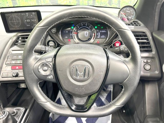 �y�����v�����X�e�A�����O�z�㎿�Ȋv���g�p���邱�ƂŁA��ɂ����������݂ƂĂ��^�]���₷���n���h���ł���