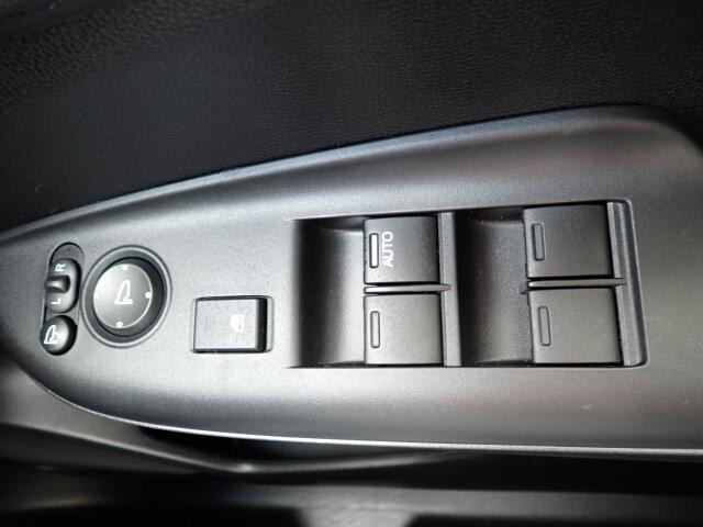 �d���i�[���h�A�~���[�E�p���[�E�B���h�E�������Ă��܂��B