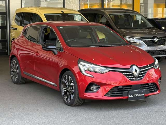 ���[���Z���^�����O�A�V�X�g(�Ԑ������ێ��x��/�C���e���X �e�b�N�p�b�N)�ȂǁA���ʂȐ�i�^�]�x���V�X�e��������邱�ƂŁA�^�]����̕��ׂ�ጸ���A���S�������߂��B