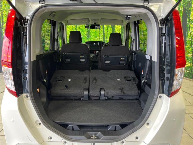 ���i�̂���������ʋ΁A���}���ɏ\���ȉ׎��X�y�[�X���m�ۂ��Ă���܂��B�Z�J���h�V�[�g��|���ƁA�傫�ȉו��̐ύڂ��\�ł���