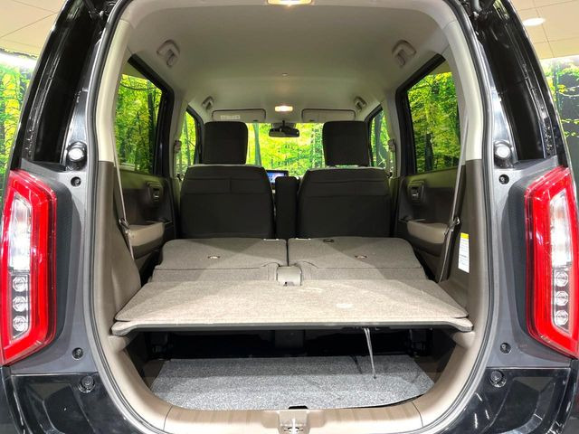 ���i�̂���������ʋ΁A���}���ɏ\���ȉ׎��X�y�[�X���m�ۂ��Ă���܂��B�Z�J���h�V�[�g��|���ƁA�傫�ȉו��̐ύڂ��\�ł���