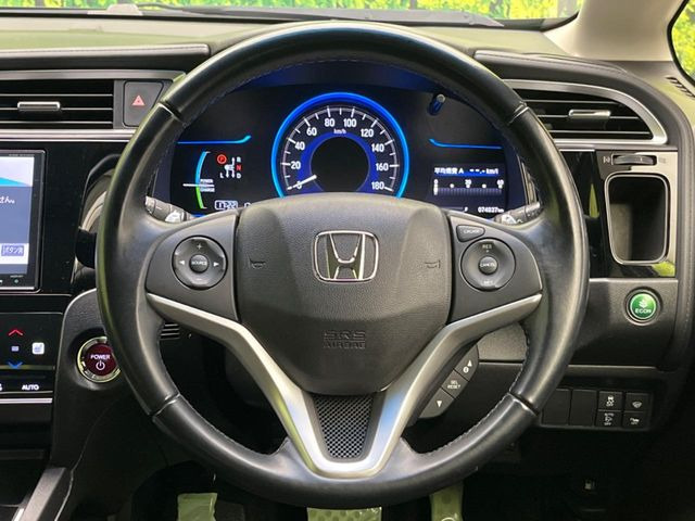 �y�����v�����X�e�A�����O�z�㎿�Ȋv���g�p���邱�ƂŁA��ɂ����������݂ƂĂ��^�]���₷���n���h���ł���