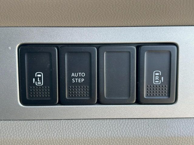 �y�����X���C�h�h�A�z���ԏ�ŗׂ̎ԂƂ̊Ԋu���������ɂ������A�X���C�h�h�A�Ȃ���S!�h�A�I�[�v������������炸�A�J�������L���̂ŏ��~�肪�Ƃ��Ă��ȒP�ł��B�傫�ȉו��̏o���������Ȃ���\��