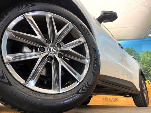 �y����18�C���`�A���~�z�C�[���z�O�ςɃ}�b�`���������A���~�z�C�[���𑕒����Ă���܂��B�e��ЊO�A���~�z�C�[����A�X�^�b�h���X�^�C�����戵�����Ă���܂��B���񂲑��k����������