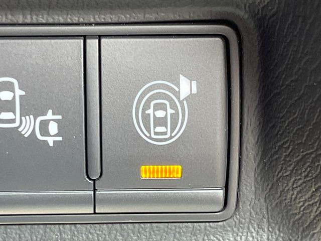 �y�G�}�[�W�F���V�[�u���[�L�z���s���ɑO���̎ԗ�����F�����A�Փ˂������Ȏ��͌x��ƃu���[�L�ŏՓˉ���Ɣ�Q�y�����A�V�X�g�B�����S�Ƀh���C�u�����y���݂��������܂��B