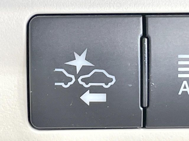 �y�g���^�Z�[�t�e�B�Z���X�z���s���ɑO���̎ԗ�����F�����A�Փ˂������Ȏ��͌x��ƃu���[�L�ŏՓˉ���Ɣ�Q�y�����A�V�X�g�B�����S�Ƀh���C�u�����y���݂��������܂��B