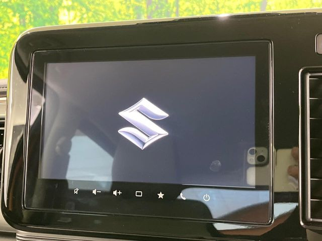 【純正ナビ】人気の純正ナビを装備しております。ナビの使いやすさはもちろん、オーディオ機能も充実!キャンプや旅行はもちろん、通勤や買い物など普段のドライブも楽しくなるはず♪