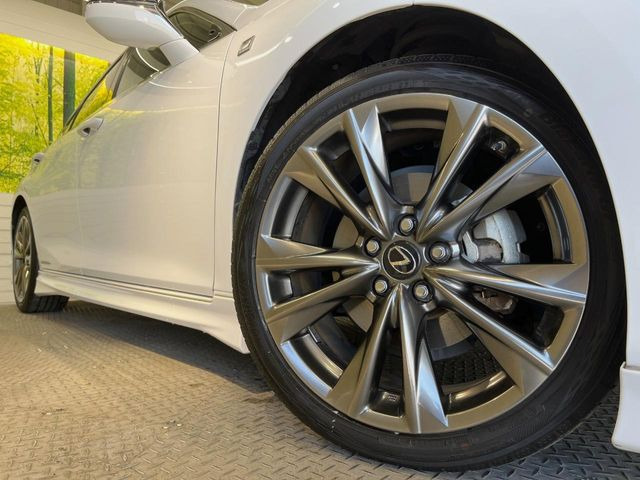 【純正19インチアルミホイール】外観にマッチした純正アルミホイールを装着しております。各種社外アルミホイールや、スタッドレスタイヤも取扱いしております。是非ご相談ください♪