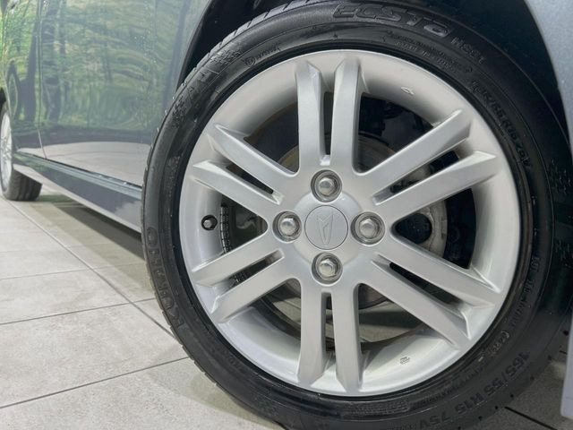 �y����15�C���`�A���~�z�C�[���z�O�ςɃ}�b�`���������A���~�z�C�[���𑕒����Ă���܂��B�e��ЊO�A���~�z�C�[����A�X�^�b�h���X�^�C�����戵�����Ă���܂��B���񂲑��k����������