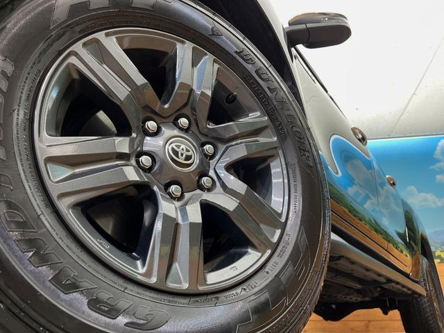 �y����17�C���`�A���~�z�C�[���z�O�ςɃ}�b�`���������A���~�z�C�[���𑕒����Ă���܂��B�e��ЊO�A���~�z�C�[����A�X�^�b�h���X�^�C�����戵�����Ă���܂��B���񂲑��k����������