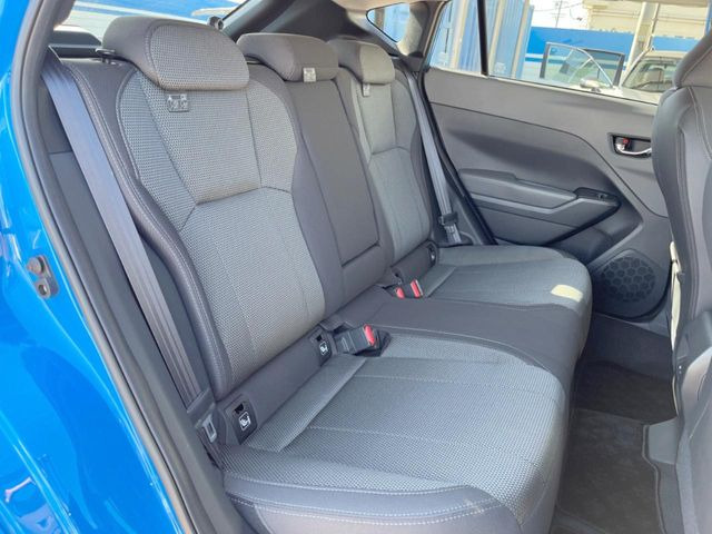 後部座席も気になるようなキズ・汚れやへたり等、大きなダメージはなく、良好な状態です。