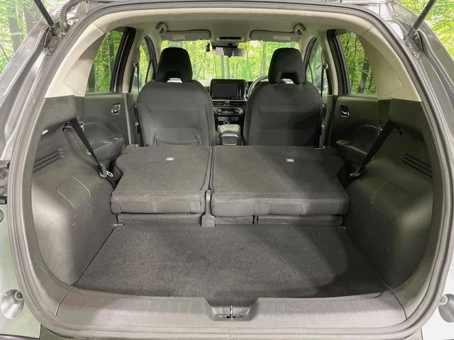 ���i�̂���������ʋ΁A���}���ɏ\���ȉ׎��X�y�[�X���m�ۂ��Ă���܂��B�Z�J���h�V�[�g��|���ƁA�傫�ȉו��̐ύڂ��\�ł���