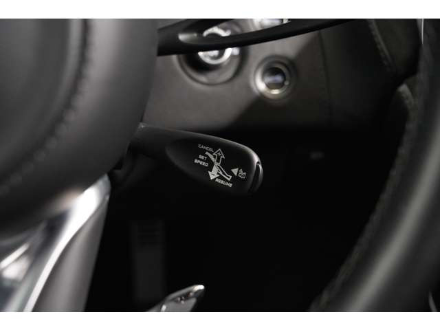 �ԗ����t�g�V�X�e���𑕔��B�t�����g�����������グ�邱�ƂŒi����X���[�v�̒ʉ߂�e�Ղɂ��A����g���̗��֐������߂Ă��܂��B