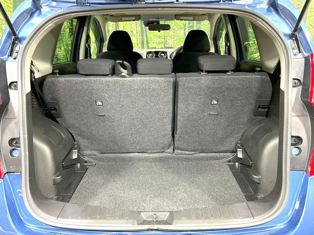 ���i�̂���������ʋ΁A���}���ɏ\���ȉ׎��X�y�[�X���m�ۂ��Ă���܂��B�Z�J���h�V�[�g��|���ƁA�傫�ȉו��̐ύڂ��\�ł���