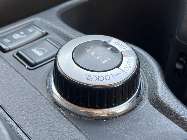 �y�I�[�����[�h4&times;4�z2WD/4WD���[�h����y�ɐ؂�ւ��\�B�R��d����2WD�A�X�^�b�N���ɖ𗧂�LOCK�AAUTO���[�h�ł�4WD�̔z���������Œ������A�H�ʏ󋵂��킸���肵��������T�|�[�g�B