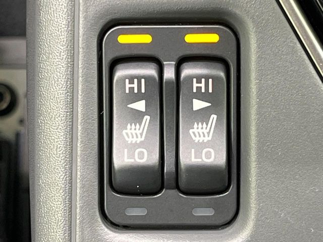 【シートヒーター】寒い日に重宝するシートヒーター!エアコンより早く温まってくれるので寒がりの人も安心ですね♪エアコンの温風は乾燥するから苦手、という方にもをおすすめです。