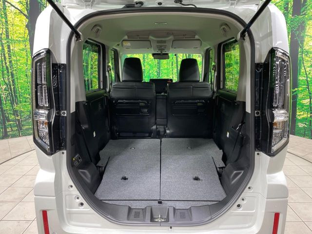 ���i�̂���������ʋ΁A���}���ɏ\���ȉ׎��X�y�[�X���m�ۂ��Ă���܂��B�Z�J���h�V�[�g��|���ƁA�傫�ȉו��̐ύڂ��\�ł���