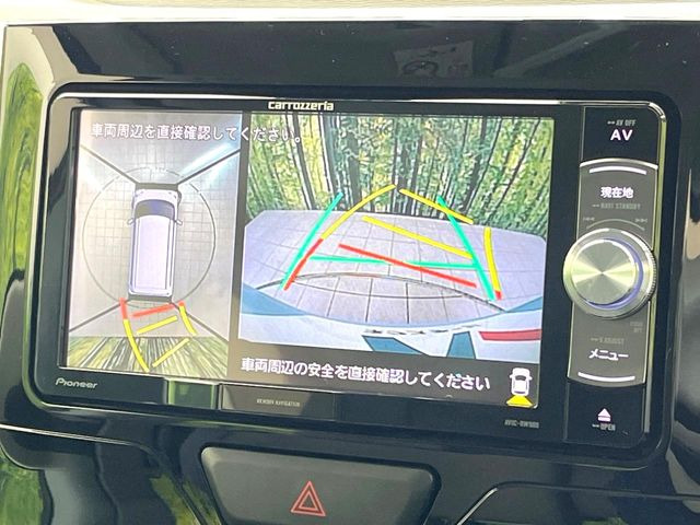 【パノラマモニター】専用のカメラにより、上から見下ろしたような視点で360度クルマの周囲を確認することができます☆死角部分も確認しやすく、狭い場所での切り返しや駐車もスムーズに行えます。