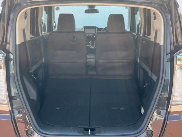 ���i�̂���������ʋ΁A���}���ɏ\���ȉ׎��X�y�[�X���m�ۂ��Ă���܂��B�Z�J���h�V�[�g��|���ƁA�傫�ȉו��̐ύڂ��\�ł���