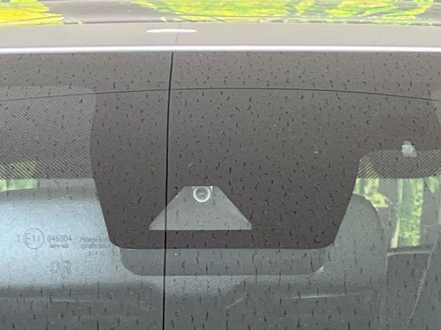 �y�g���^�Z�[�t�e�B�Z���X�z���s���ɑO���̎ԗ�����F�����A�Փ˂������Ȏ��͌x��ƃu���[�L�ŏՓˉ���Ɣ�Q�y�����A�V�X�g�B�����S�Ƀh���C�u�����y���݂��������܂��B