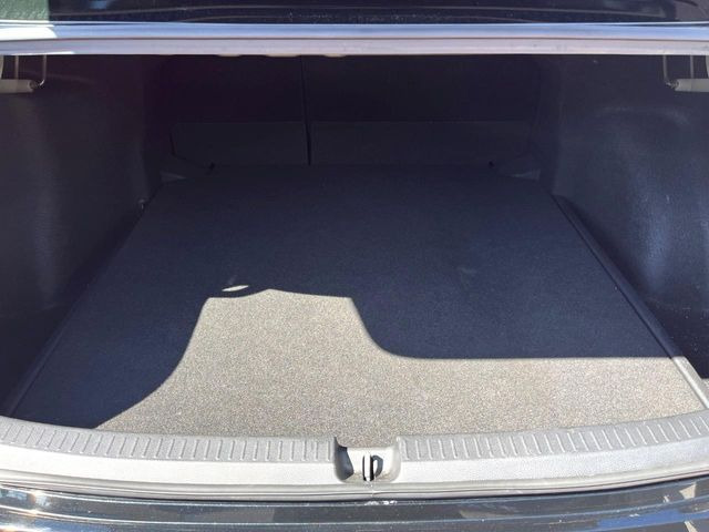 ���i�̂���������ʋ΁A���}���ɏ\���ȉ׎��X�y�[�X���m�ۂ��Ă���܂��B