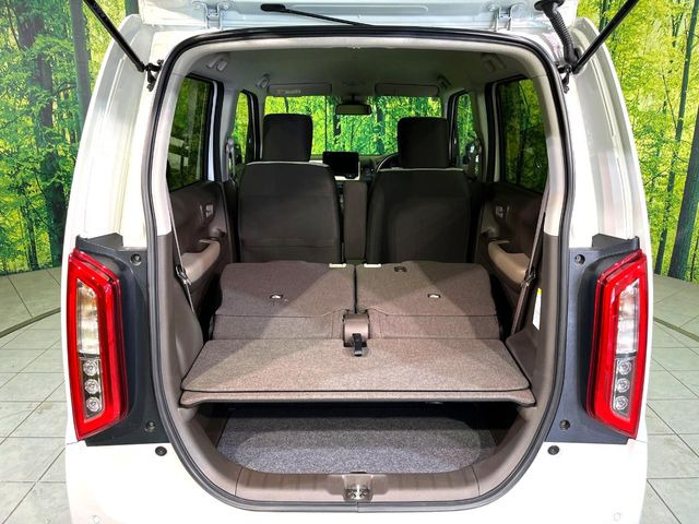 ���i�̂���������ʋ΁A���}���ɏ\���ȉ׎��X�y�[�X���m�ۂ��Ă���܂��B�Z�J���h�V�[�g��|���ƁA�傫�ȉו��̐ύڂ��\�ł���