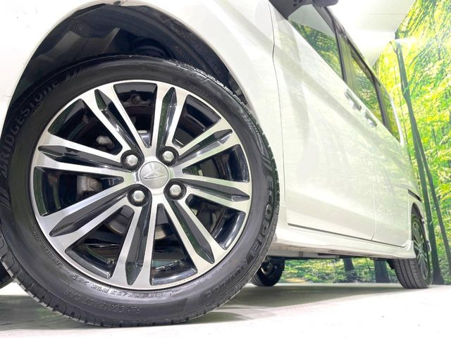 �y����15�C���`�A���~�z�C�[���z�O�ςɃ}�b�`���������A���~�z�C�[���𑕒����Ă���܂��B�e��ЊO�A���~�z�C�[����A�X�^�b�h���X�^�C�����戵�����Ă���܂��B���񂲑��k����������