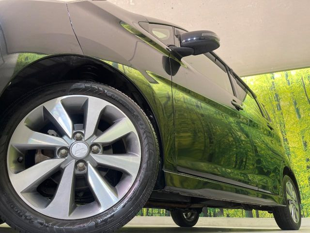 【純正15インチアルミホイール】外観にマッチした純正アルミホイールを装着しております。各種社外アルミホイールや、スタッドレスタイヤも取扱いしております。是非ご相談ください♪