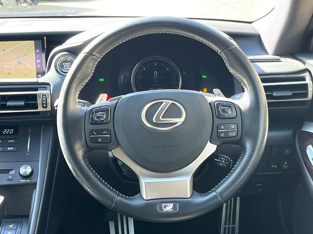 �y�����v�����X�e�A�����O�z�㎿�Ȋv���g�p���邱�ƂŁA��ɂ����������݂ƂĂ��^�]���₷���n���h���ł���