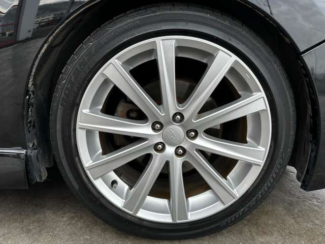 �y�A���~�z�C�[���z�f�U�C�������厖�ł����A�X�`�[���z�C�[���ɔ�ׂăA���~�͌y�ʂł��̂ŁA�R��⑖��ɂ��e�����܂��B