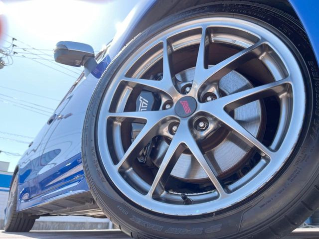 �y�O���[�h��pBBS18�C���`�A���~�z�C�[���z�f�U�C�����̍��������A���~�z�C�[���𑕒����Ă���܂��B�e��ЊO�A���~�z�C�[����A�X�^�b�h���X�^�C�����戵�����Ă���܂��B���񂲑��k����������