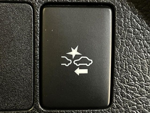 �y�g���^�Z�[�t�e�B�Z���X�z���s���ɑO���̎ԗ�����F�����A�Փ˂������Ȏ��͌x��ƃu���[�L�ŏՓˉ���Ɣ�Q�y�����A�V�X�g�B�����S�Ƀh���C�u�����y���݂��������܂��B