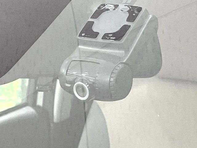 【ドライブレコーダー】ドライブレコーダー装備!走行中はもちろん、あおり運転や事故に遭遇した際、映像で記録し、万一のリスクに備えます。※記録用SDカードはお客様ご自身でご準備いただく必要があります。