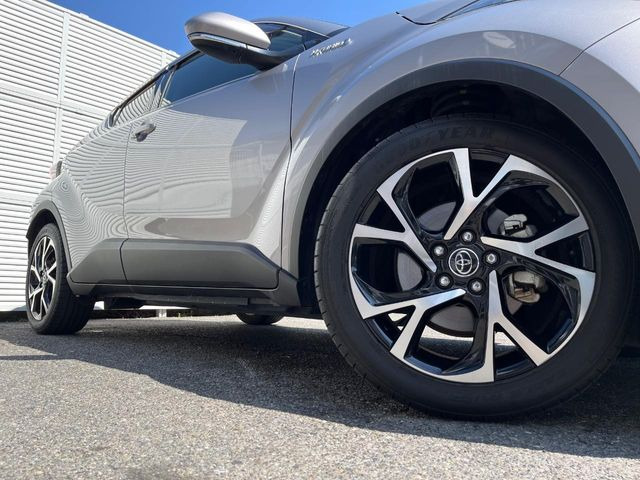 �y����18�C���`�A���~�z�C�[���z�O�ςɃ}�b�`���������A���~�z�C�[���𑕒����Ă���܂��B�e��ЊO�A���~�z�C�[����A�X�^�b�h���X�^�C�����戵�����Ă���܂��B���񂲑��k����������