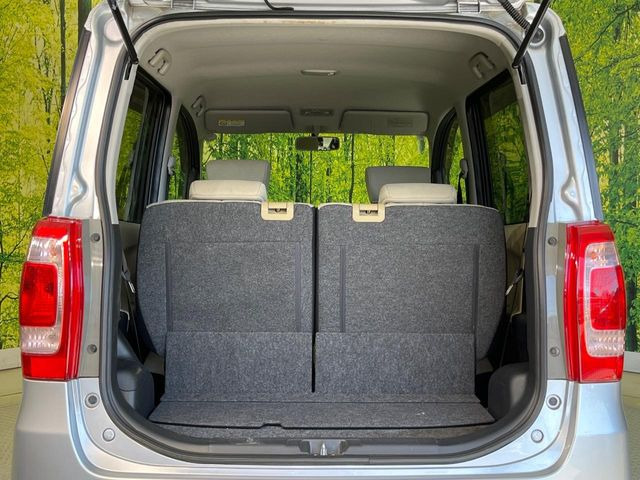 ���i�̂���������ʋ΁A���}���ɏ\���ȉ׎��X�y�[�X���m�ۂ��Ă���܂��B�Z�J���h�V�[�g��|���ƁA�傫�ȉו��̐ύڂ��\�ł���