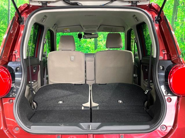 普段のお買い物や通勤、送迎等に十分な荷室スペースを確保しております。セカンドシートを倒すと、大きな荷物の積載も可能です♪
